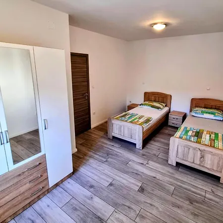 By The Sea Stobrec, - 22838